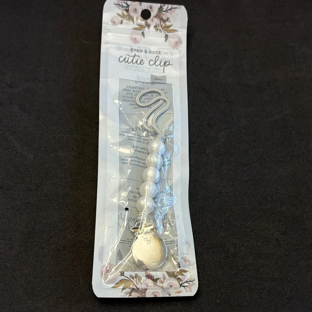 💕5/25💕Ryan & Rose Silver Cutie Clip